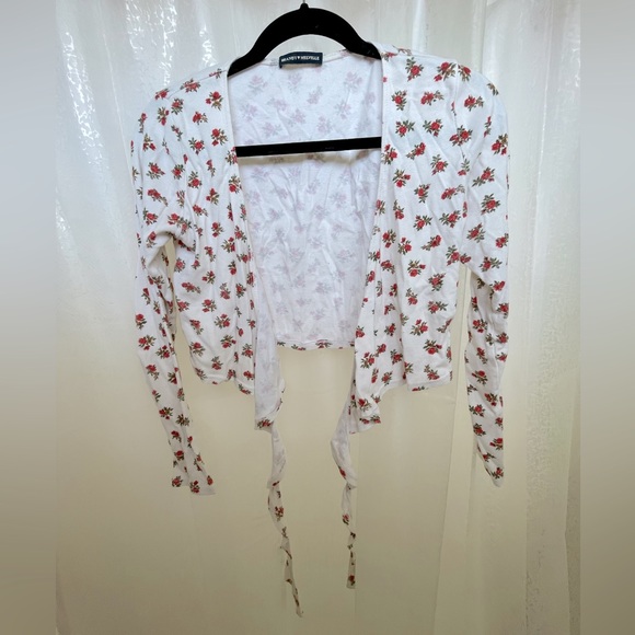 Brandy Melville Floral Wrap Top - Picture 4 of 5